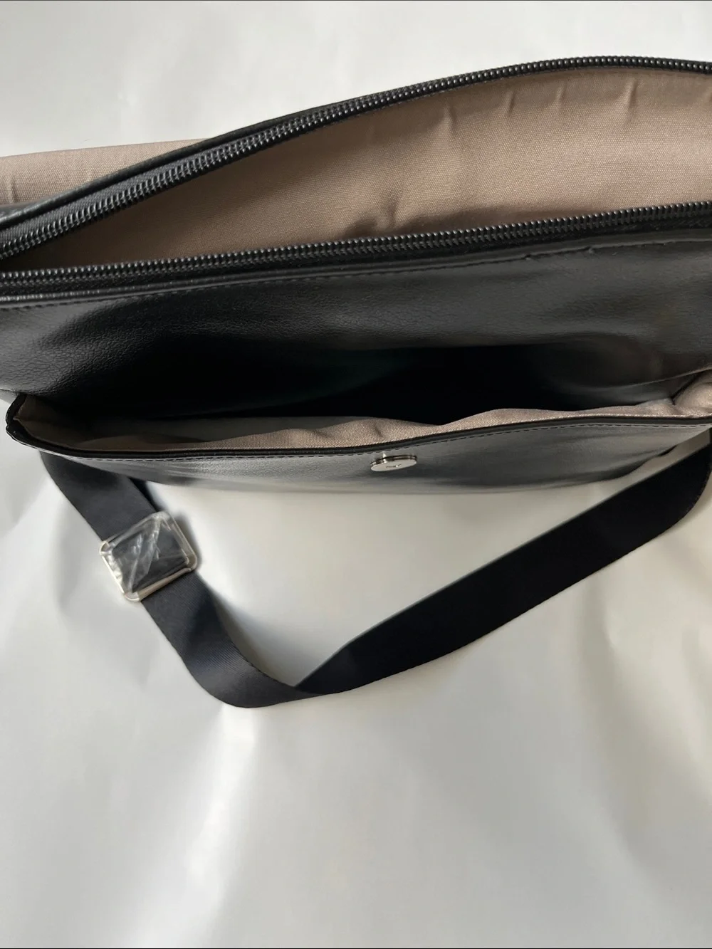 Jill.E Designs. Black Leather Laptop Crossbody Bag